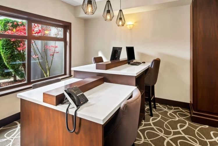 Best Western Plus Pitt Meadows Inn & Suites photo 5