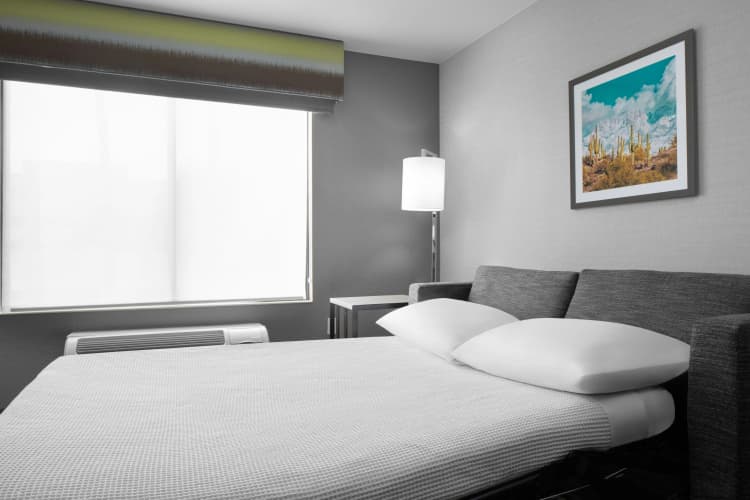 Hampton Inn Phoenix-Biltmore photo 3