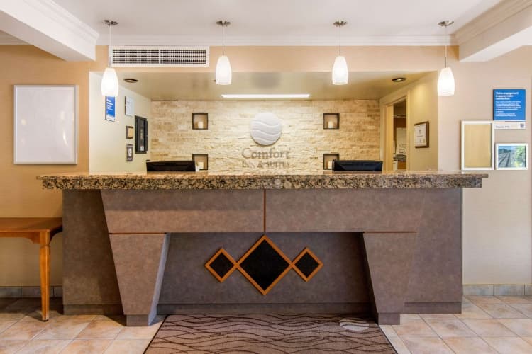 Comfort Inn & Suites photo 3
