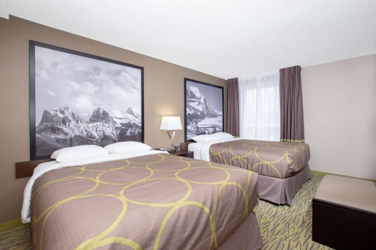 Super 8 by Wyndham Canmore photo 4