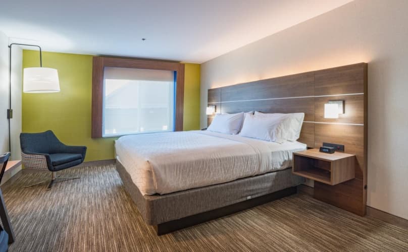 Holiday Inn Express & Suites Swansea photo 5