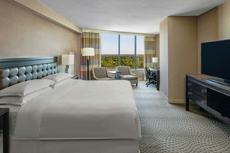 Sheraton Greensboro At Four Seasons photo 5