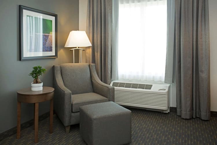 Wingate by Wyndham Calgary Airport, photo 5