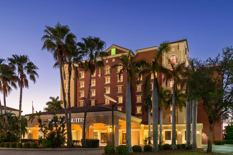 Embassy Suites by Hilton Fort Myers Estero photo 2