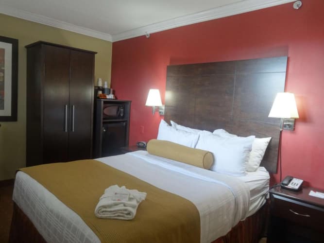 Best Western Plus Bowmanville photo 3