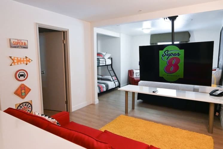 Super 8 by Wyndham Calgary Shawnessy Area, photo 4