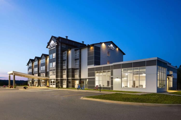 Microtel Inn & Suites By Wyndham Kirkland Lake photo 2