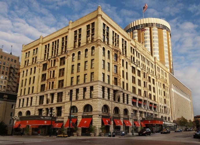 The Pfister, photo 2