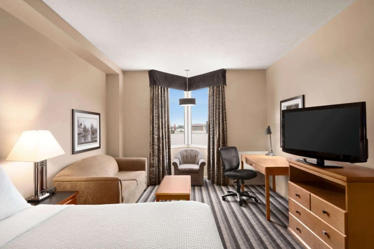 Royal Hotel West Edmonton, Trademark Collection By Wyndham, photo 3