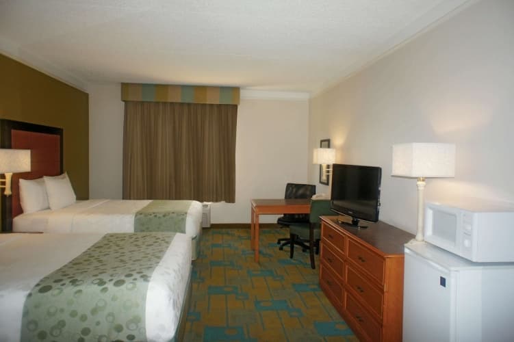 La Quinta Inn & Suites by Wyndham St. Pete-Clearwater Airpt, photo 5
