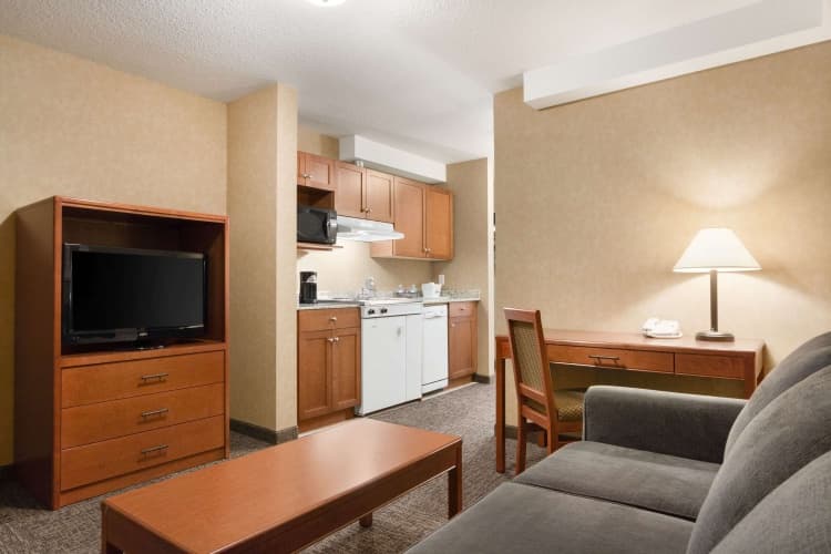 Days Inn & Suites by Wyndham Cochrane, photo 4