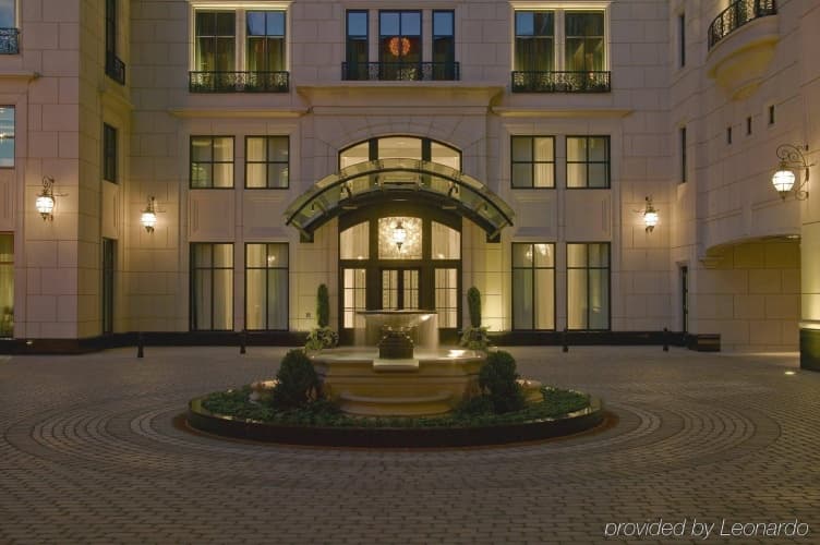 Waldorf Astoria Chicago photo 2