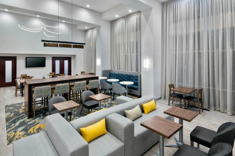 Hampton Inn & Suites Cleveland-Beachwood photo 5