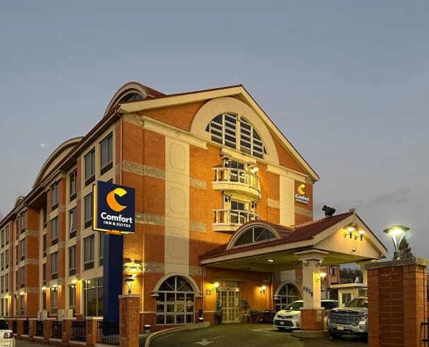Comfort Inn & Suites LaGuardia Airport photo 2