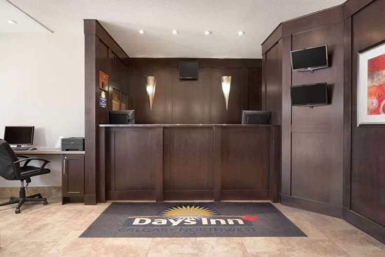Days Inn by Wyndham Calgary Northwest, photo 3