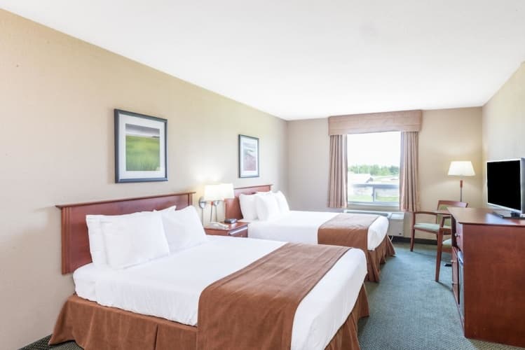 Super 8 By Wyndham Windsor photo 5
