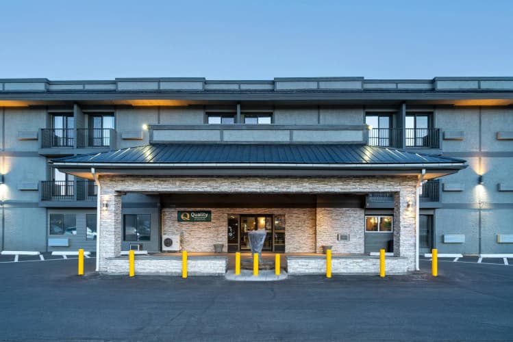 Quality Inn & Suites photo 2
