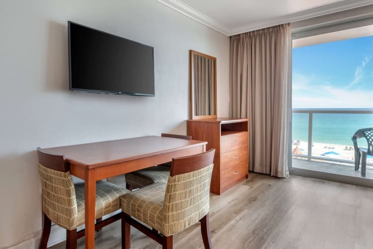 Ramada Plaza by Wyndham Marco Polo Beach Resort photo 4