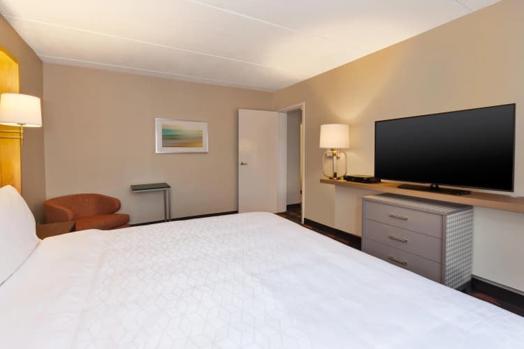 Holiday Inn Westbury - Long Island photo 5