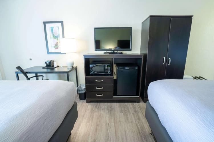 Quality Inn Palm Beach International Airport photo 5