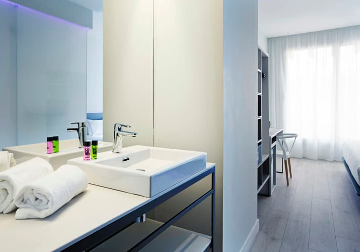 B And B Hotel Puerta Del Sol photo 5