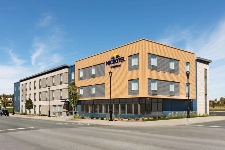 Microtel Inn & Suites By Wyndham Lac-Megantic photo 2