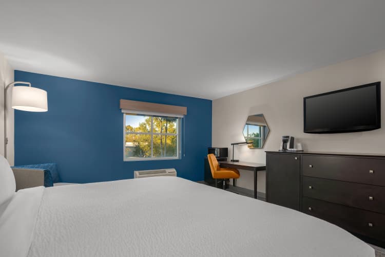 Holiday Inn Express & Suites Miami-Kendall photo 4