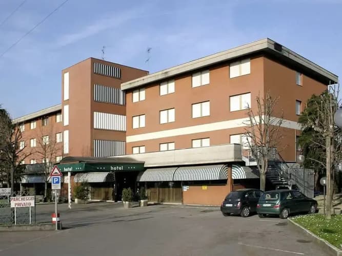 CDH Hotel Modena photo 2