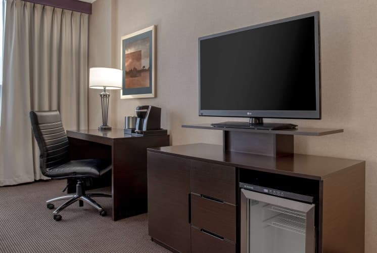 Ramada Plaza by Wyndham Calgary Downtown photo 5