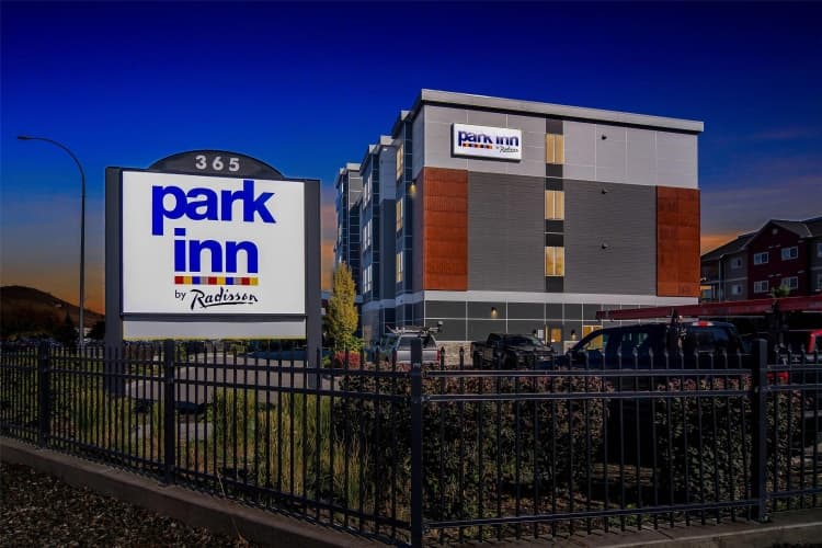 Microtel Inn & Suites By Wyndham Kelowna photo 2