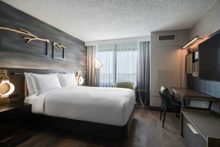 Renaissance Chicago North Shore Hotel photo 4