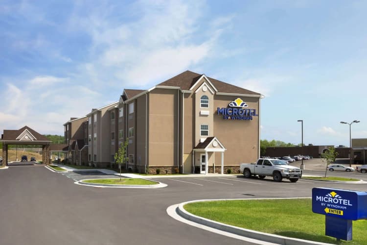 Microtel Inn & Suites By Wyndham Fairmont, photo 2