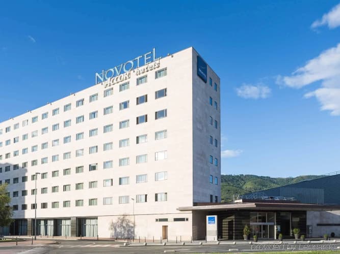 Hotel Puerta De Bilbao photo 2