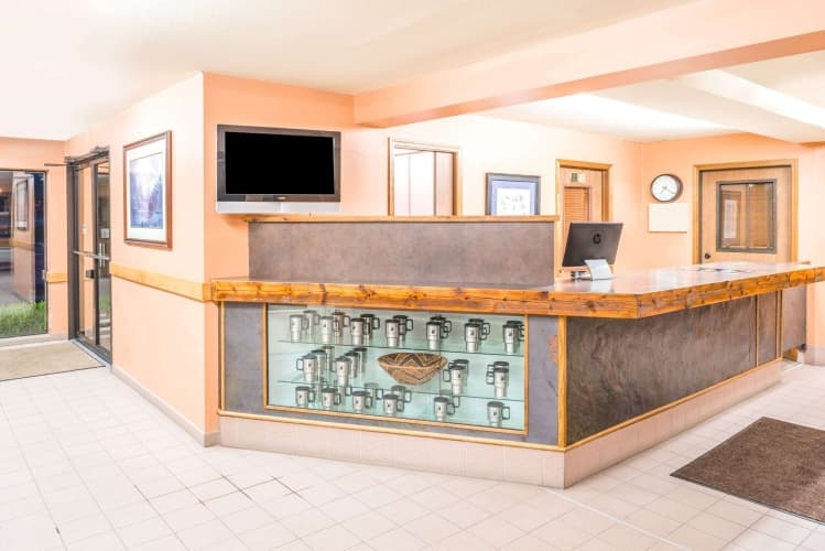 Super 8 By Wyndham St. Regis photo 3