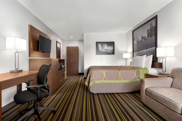 Super 8 By Wyndham Windsor/Dougall, photo 5