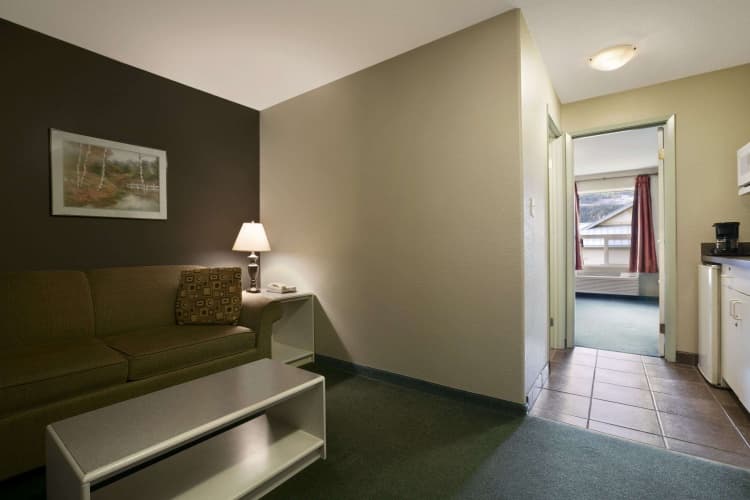 Super 8 by Wyndham Revelstoke photo 4
