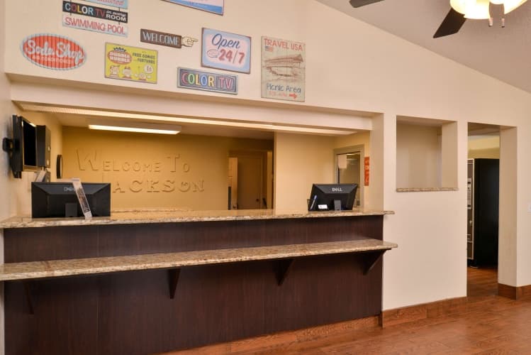 Americas Best Value Inn & Suites Jackson, Mi photo 2
