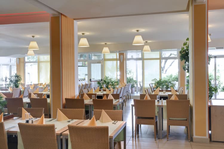 Club Dubrovnik Sunny Hotel by Valamar photo 4