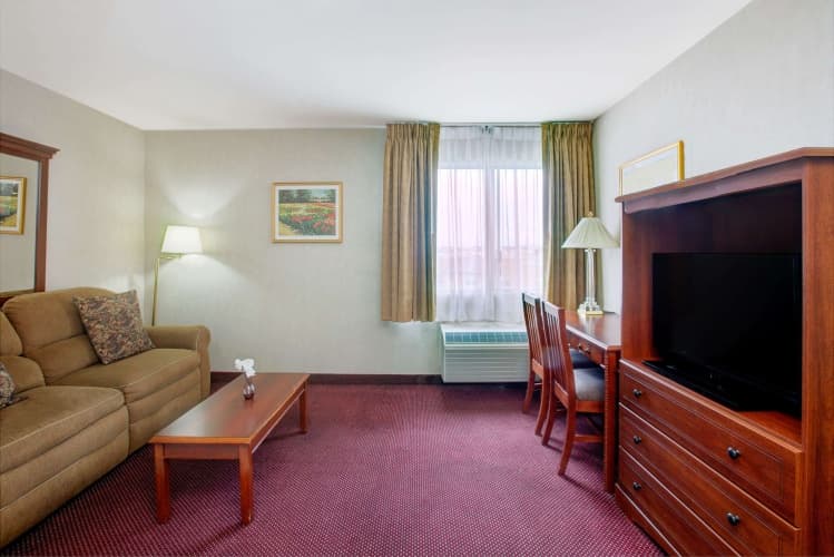 Ramada by Wyndham Hawthorne/LAX photo 4