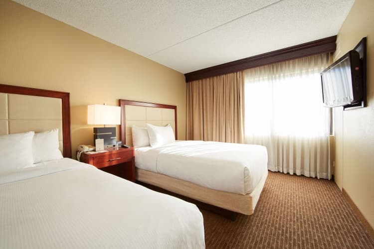 DoubleTree Suites by Hilton Hotel Cincinnati - Blue Ash photo 4