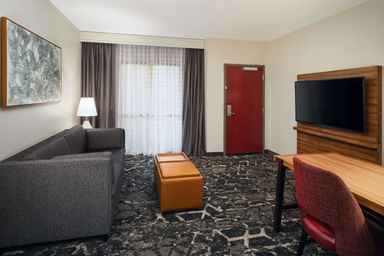Embassy Suites by Hilton Hampton Convention Center photo 5