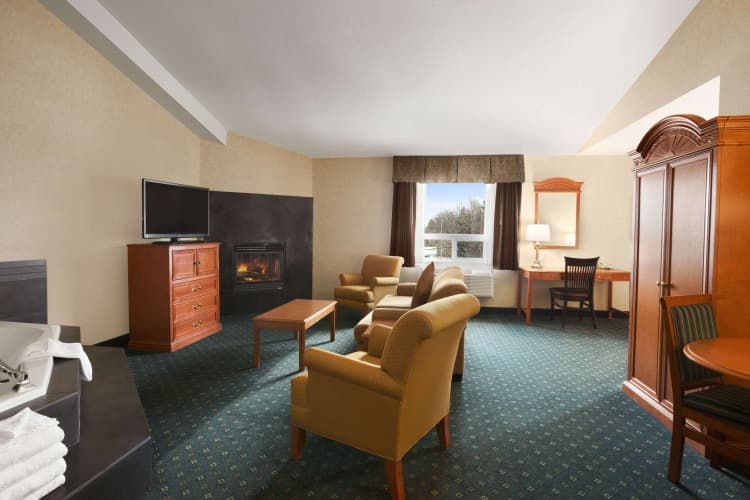 Travelodge By Wyndham Strathmore photo 4