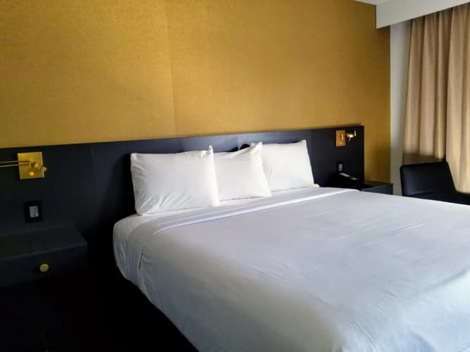 Glen Capri Inn & Suites - Burbank photo 2
