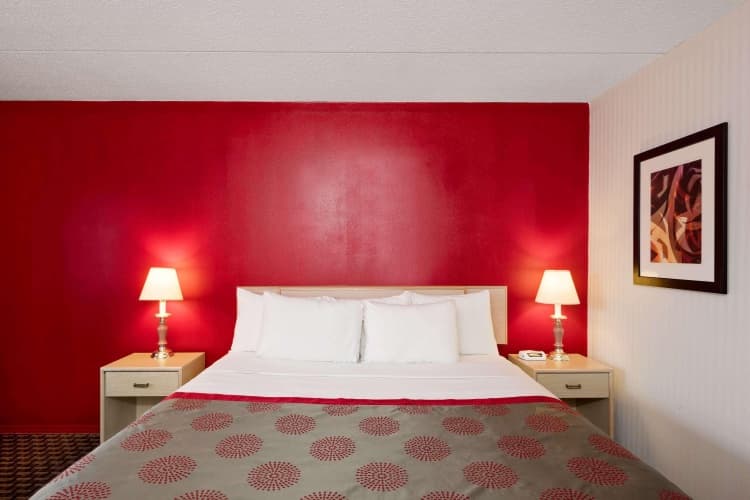 Ramada Limited Calgary Northwest photo 4