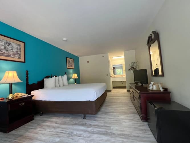 Hilltop Inn & Suites - North Stonington photo 4