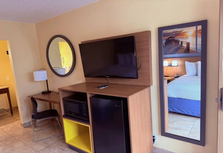 Days Inn by Wyndham St. Petersburg / Tampa Bay Area photo 4