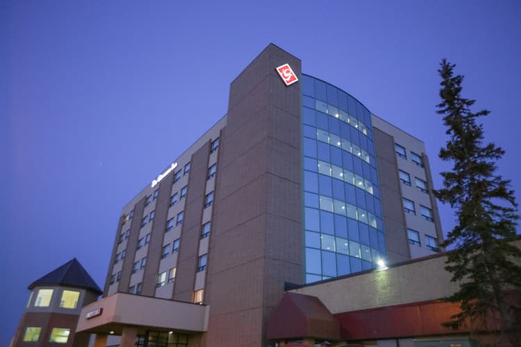 The Glenmore Inn & Convention Centre, photo 2