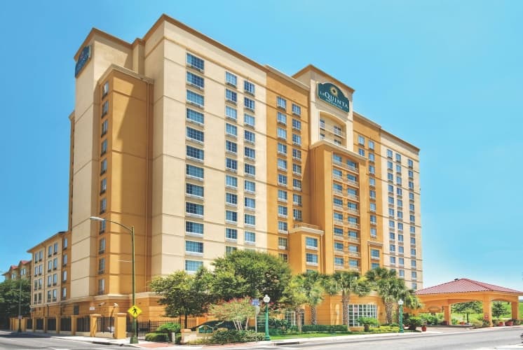 La Quinta Inn & Suites by Wyndham San Antonio Riverwalk, photo 2