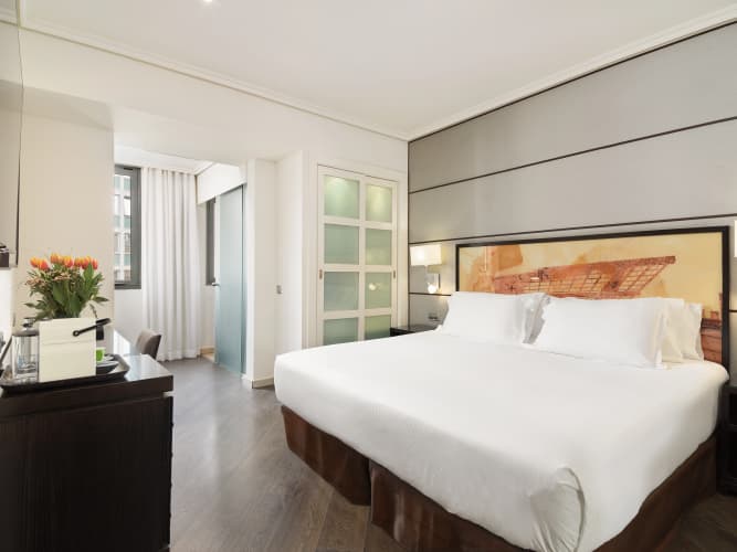 H10 Universitat Hotel - Adults Only photo 5
