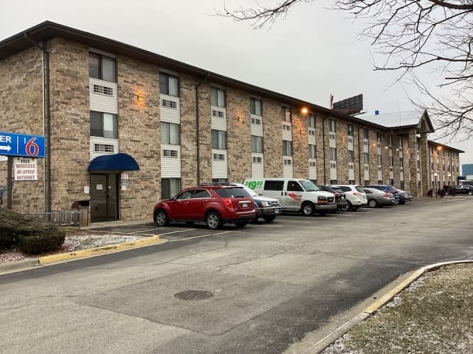 Motel 6 Bridgeview photo 2
